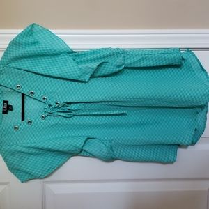 🌹 Brand new green top in size S